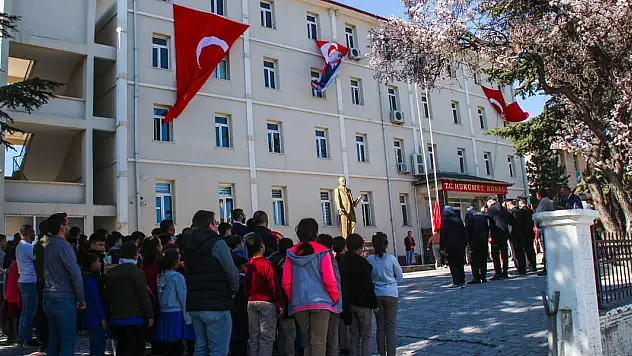 Yunak'ta Çanakkale Zaferi'nin 110. yıl dönümünde şehitler anıldı