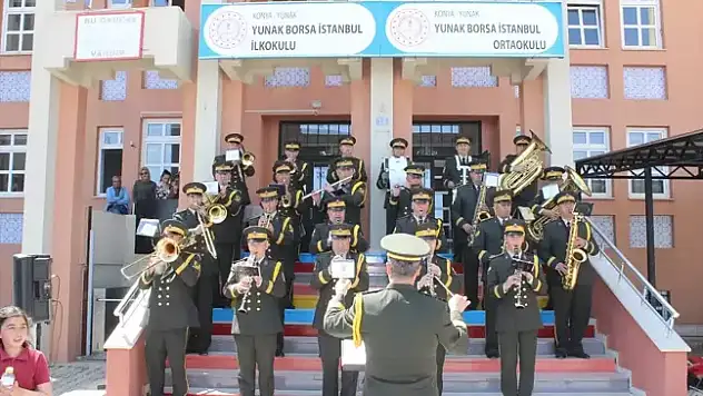 Yunak'ta MSB bando takımı konser verdi