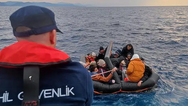 Yunanistan geri itti, 94 düzensiz göçmeni Türkiye kurtardı