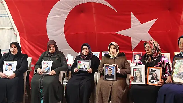 Yüreği dağlı annelerin nöbeti devam ediyor