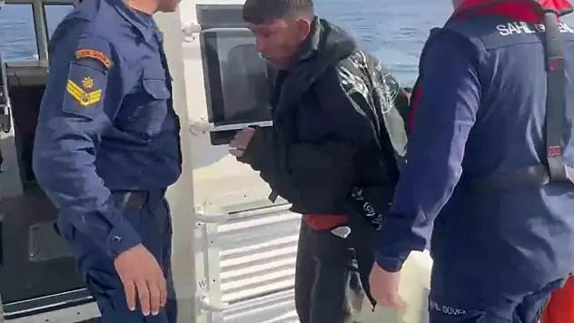 Yüzerek Yunanistan'a geçmeye çalıştı