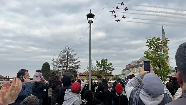 Yüzlerce Konyalı buraya akın etti! Türk Yıldızları nefes kesti!