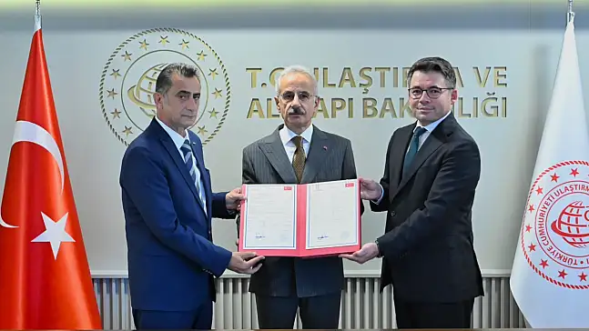 Bakan Uraloğlu: 'E5000 lokomotifimiz, Avrupa Birliği Sertifikasyonu olan TSI'ya sahip oldu'