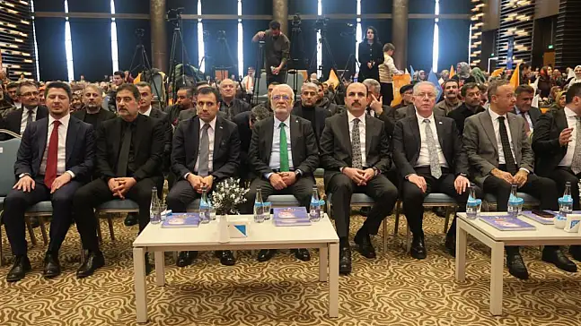 Elitaş'tan Meclis'teki yemin krizine sert tepki: Demokrasiyi askıya aldılar!