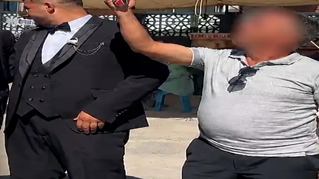 Konya'da düğünde dehşet anları! Havaya ateş açmak isterken genci yaraladı