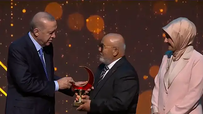 Konya yılın en başarılısı seçildi! Ödülü Cumhurbaşkanı Erdoğan verdi!