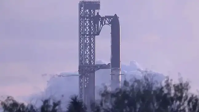SpaceX, 'Transporter-18' görevi kapsamında 130 faydalı yükü uzaya gönderdi