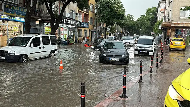 Sürücüler dikkat: Konya'da kuvvetli yağış sonrası o güzergahlar trafiğe kapatıldı!