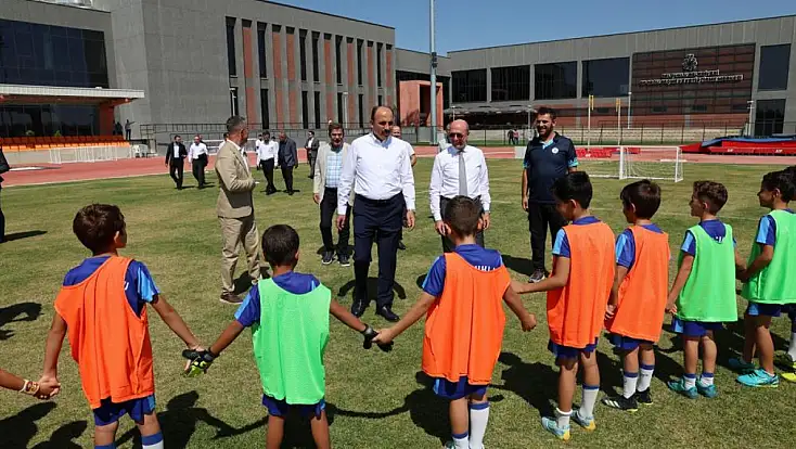 Başkan Altay ve Başkan Pekyatırmacı, geleceğin şampiyonlarıyla buluştu