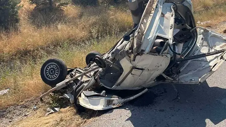 Konya'da otomobil, gurbetçinin aracıyla kafa kafaya çarpıştı! 2 ölü