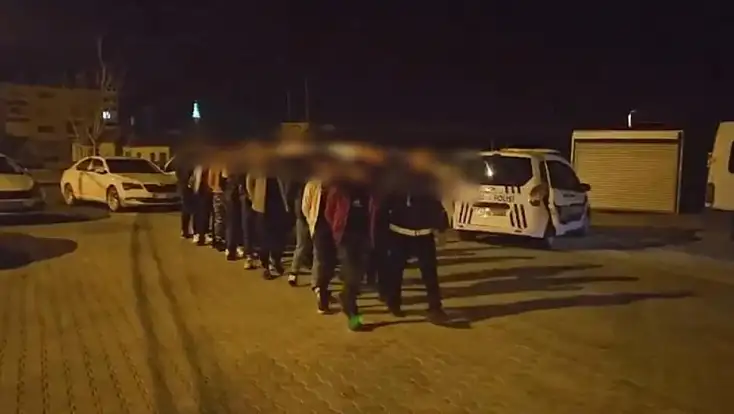 Konya merkezli 5 ilde göçmen kaçakçılığı operasyonu! 10 organizatör tutuklu