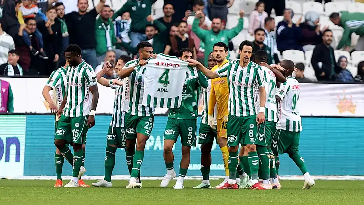 Konyaspor'da galibiyetin yankıları sürüyor! Kaptan Adil maç öncesi konuşma yapmış! İşte o anlar