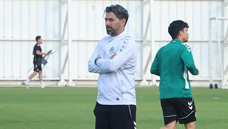 Konyaspor'da İlhan Palut'tan Jevtovic ve Enis Destan açıklaması