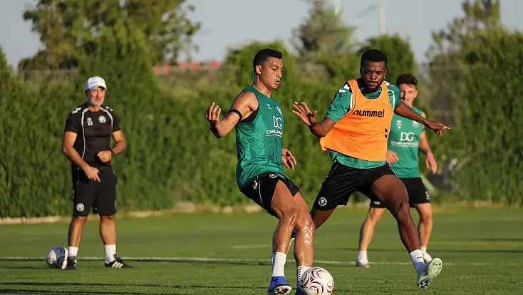 Konyaspor'da Trabzonspor mesaisine başladı