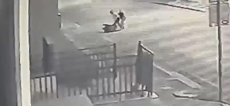 2 kadın tarafından yol ortasında darp edilip tehdit edildi