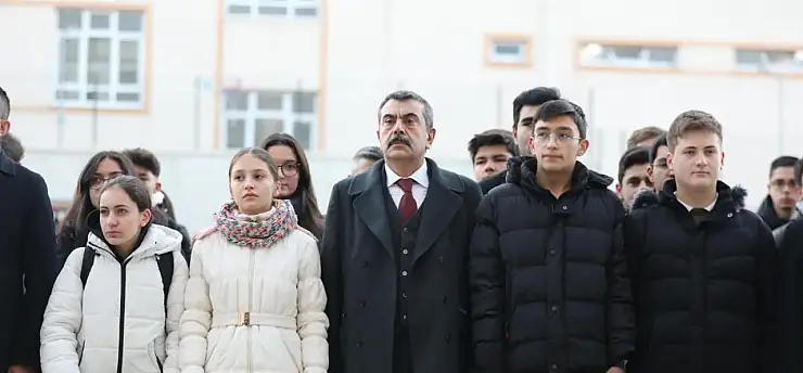 6 Şubat depremleri için okullarda saygı duruşu