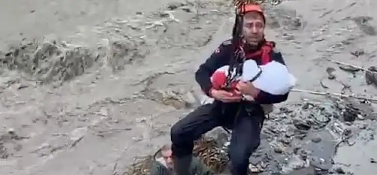 Bakan Çiftçi'den Sakarya'da kurtarılan Zeynep bebeğe ilişkin paylaşım