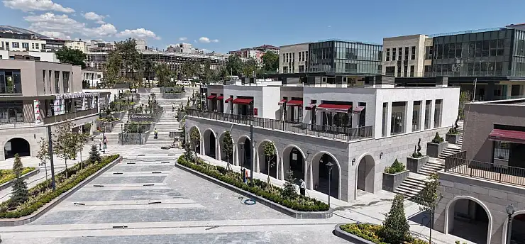 Bakan Kurum paylaştı! Depremin merkez üssü yeniden ayağa kalktı