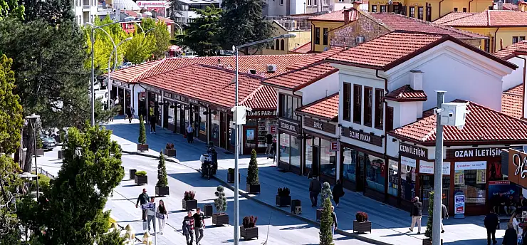 Bakan Kurum, yenilenen Çorum Tarihi Kent Meydanı'ndan görüntüler paylaştı