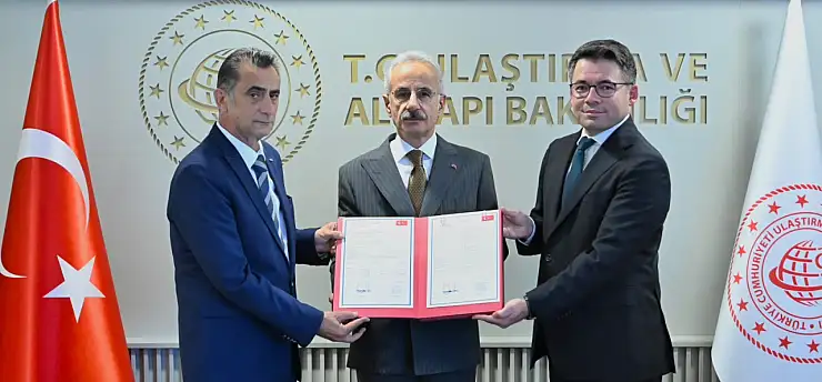Bakan Uraloğlu: 'E5000 lokomotifimiz, Avrupa Birliği Sertifikasyonu olan TSI'ya sahip oldu'