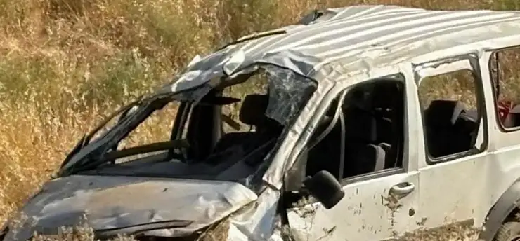 Hafif ticari araç takla attı: 1 yaralı