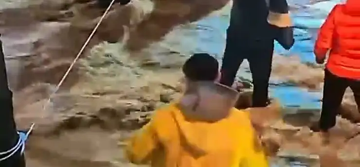İletişim Başkanı Duran: Devletimiz tüm kurum ve birimleriyle sahada!