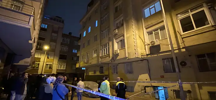 İstanbul'da iki binanın zemini çöktü: 20 daire tahliye edildi