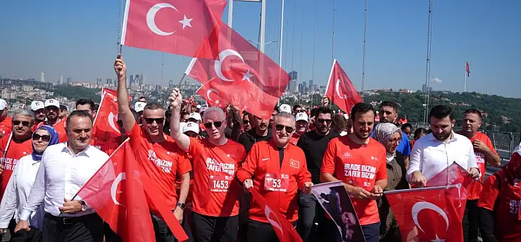 İstanbul'da on binler milli irade için Şehitler Anıtı'na yürüdü!