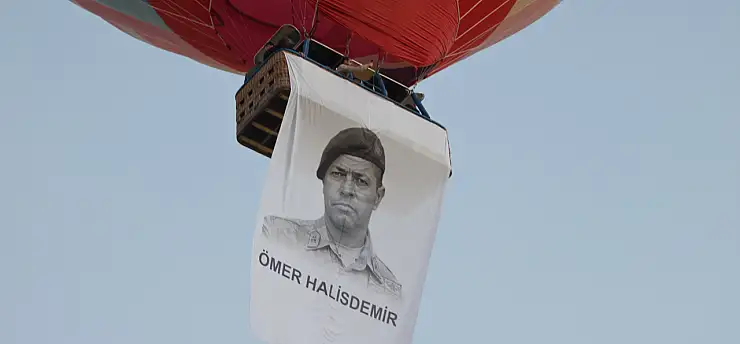 Kapadokya'da balonlar 15 Temmuz'un anısına Türk bayraklarıyla donatıldı!