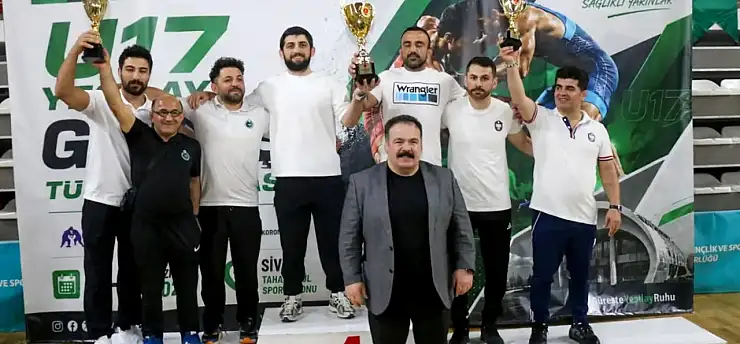 Karataylı güreşçiler Türkiye ikincisi oldu