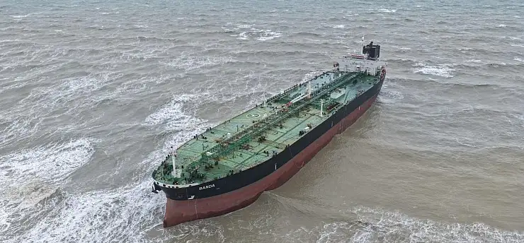 Karaya oturan 238 metrelik BANDA tankeri kurtarıldı