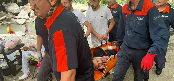 Kayalıklardan dere yatağına düştü
