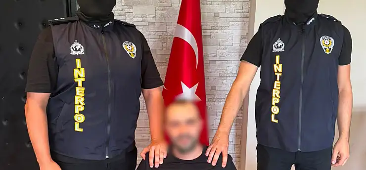 Kırmızı bültenle aranan 2 organize suç örgütü elebaşı Türkiye'ye iade edildi
