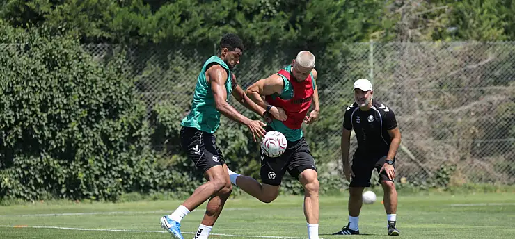 Konyaspor, Kocaelispor maçı öncesinde savunma - hücum çalıştı