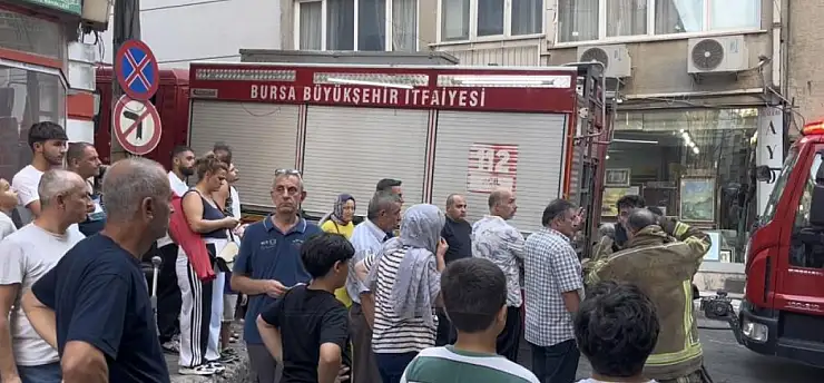 Korkutan yangın...Mahalleli sokağa döküldü!