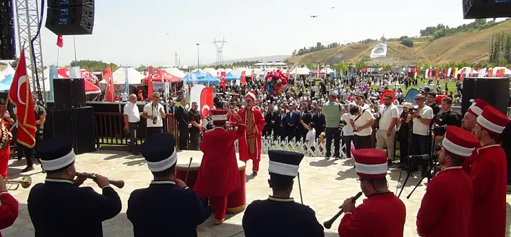 Malazgirt Zaferi'nin 955'inci yıl dönümü kutlamaları Ahlat'ta başladı