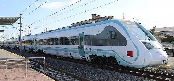 Milli Elektrikli Tren setleri yeni rotasında yolcularla buluşacak