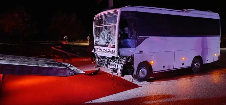 Tarım işçilerini taşıyan midibüs ile tır çarpıştı: 17 yaralı!