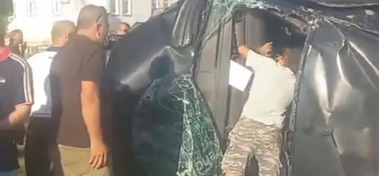 Tur minibüsü, kamyonet ve otomobil çarpıştı: 17 yaralı!