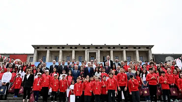 Meclis'te, 23 Nisan coşkusu