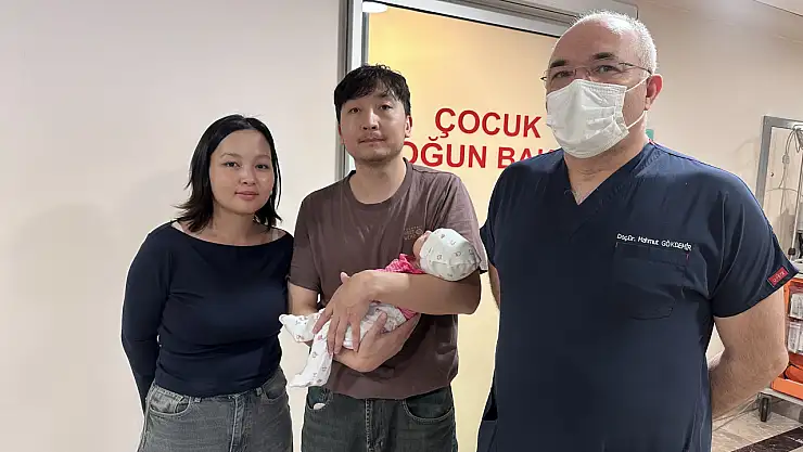 Moğolistanlı 10 günlük bebek Konya'da hayata tutundu
