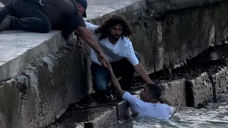 Polisten kaçarken denize sarıldı!