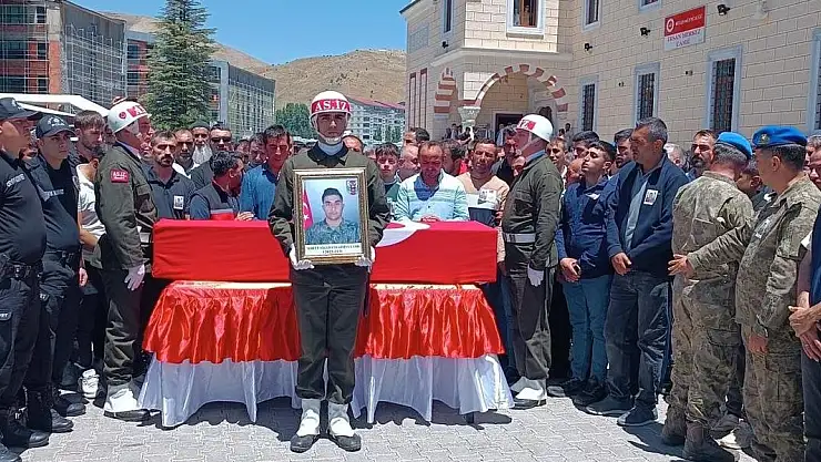 Şehit Celattin Uyanık, Bitlis'te son yolculuğuna uğurlandı