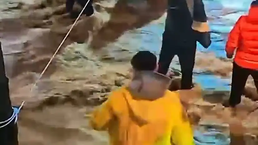İletişim Başkanı Duran: Devletimiz tüm kurum ve birimleriyle sahada!