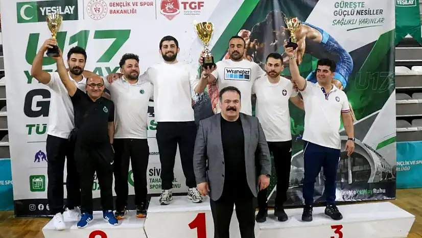 Karataylı güreşçiler Türkiye ikincisi oldu