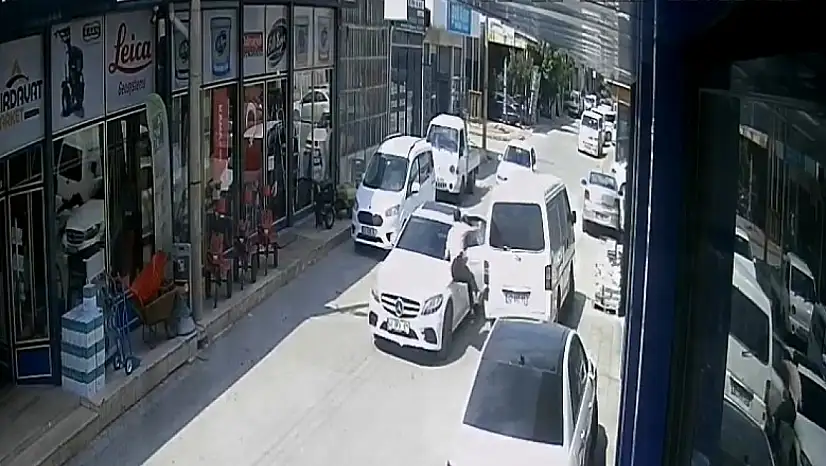 Konya'da film gibi soygun! 1 milyonluk çantayı saniyeler içinde çaldılar