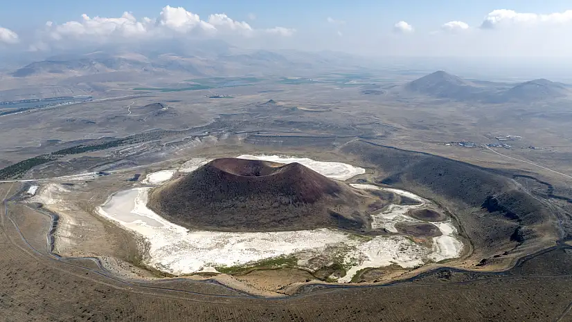 Konya'daki Meke Gölü'nün hazinesi saklanıyor!