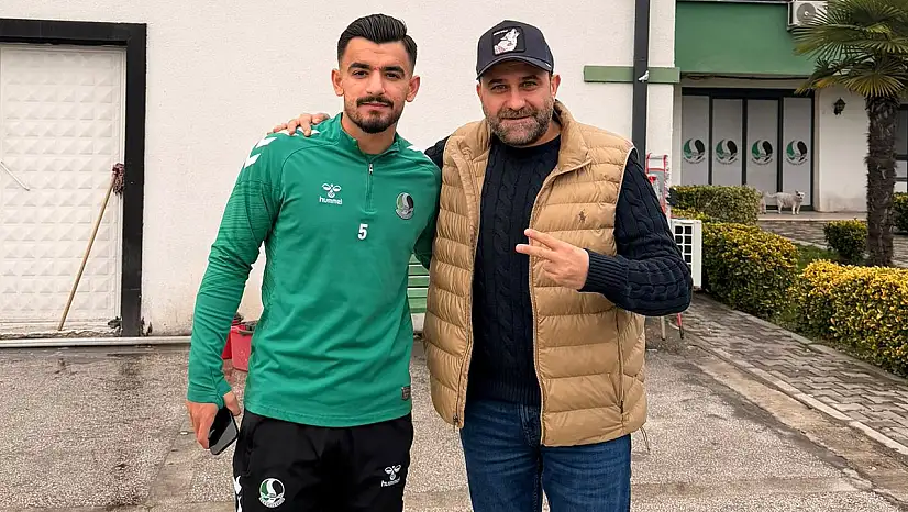 Konyaspor'dan ayrılan genç forvet Sakaryaspor'a imza attı