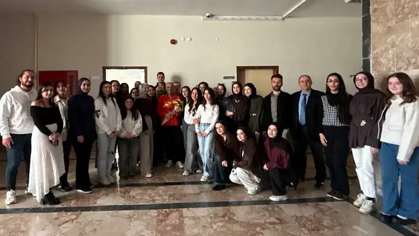 Selçuk Üniversitesi'nin Deneyimli Akademisyenine Öğrencilerinden Veda