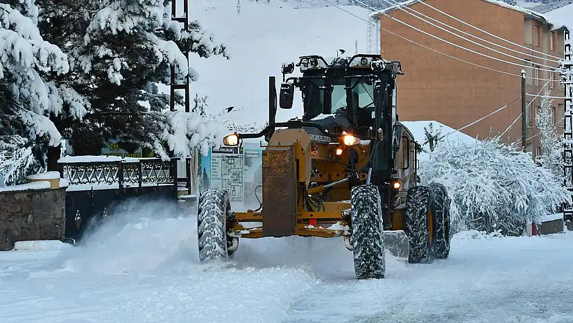 Yoğun kar nedeniyle 22 yol ulaşıma kapandı